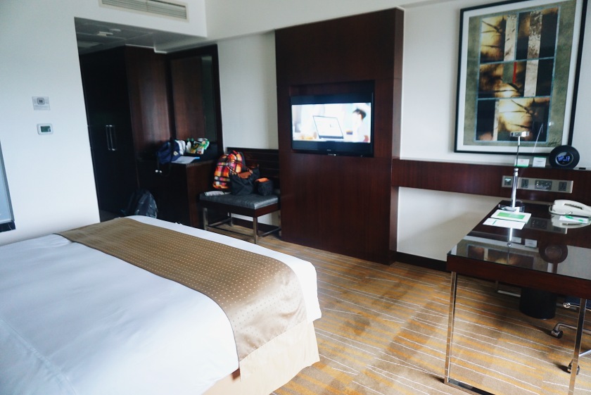 easter-staycation-at-holiday-inn-suites-makati